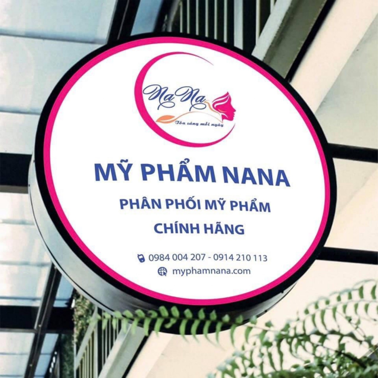 Ứng dụng đa dạng của Biển hộp đèn trong quảng cáo