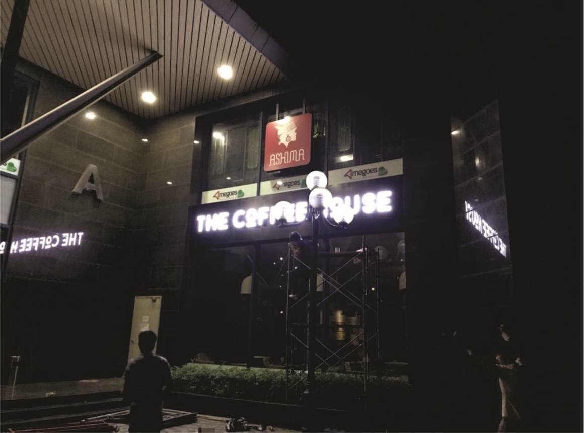 Biển cửa hàng The Coffee House 13 The Coffee Househoang dao thuy