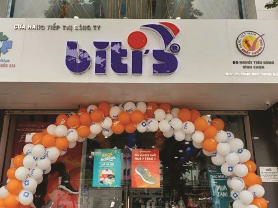 Sản xuất thi công chuỗi cửa hàng giày dép Biti’s 4 bitis chua boc