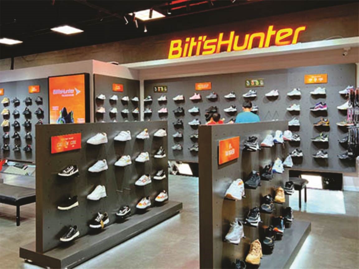 Sản xuất thi công chuỗi cửa hàng giày dép Biti’s