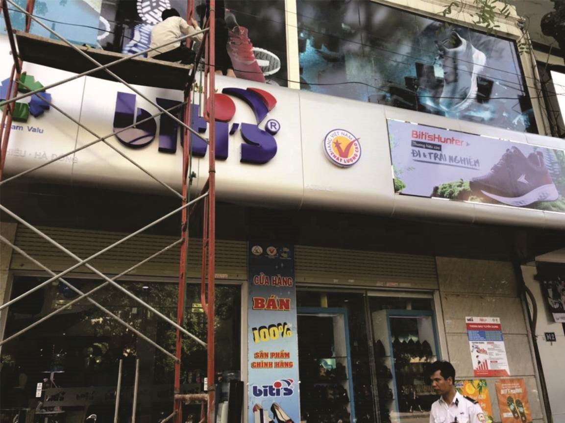 Sản xuất thi công chuỗi cửa hàng giày dép Biti’s 9 bitis2