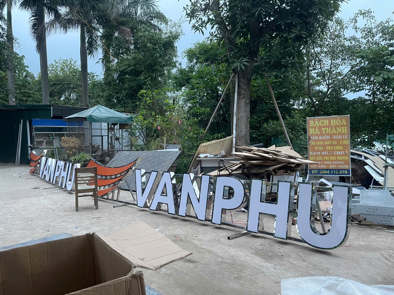 Thi công logo Văn Phú Invest – Chữ nổi inox cao cấp, đèn LED hiện đại